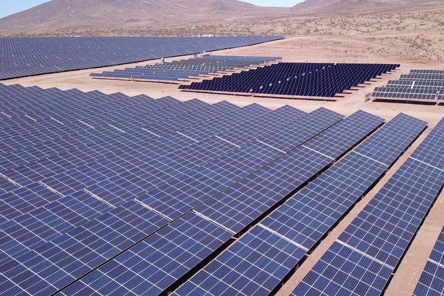 ATACAMA NO DUERME: CÓMO CHILE SE CONVIRTIÓ EN LA CAPITAL MUNDIAL DEL ALMACENAMIENTO DE ENERGÍA