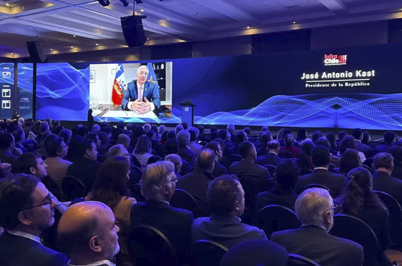 PRESIDENTE KAST PLANTEA CONVERTIR LA INFRAESTRUCTURA EN UNA POLÍTICA DE ESTADO DURANTE SEMINARIO INFRACHILE 2026